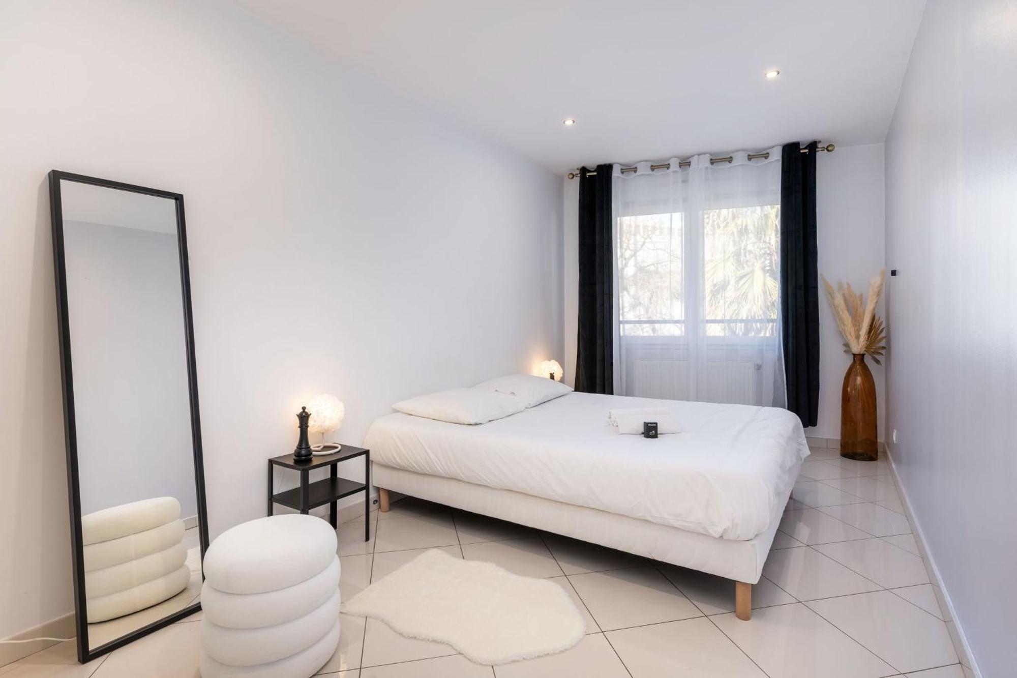 Maison Frappaz - 4 Bedrooms With Garden Villeurbanne Eksteriør billede